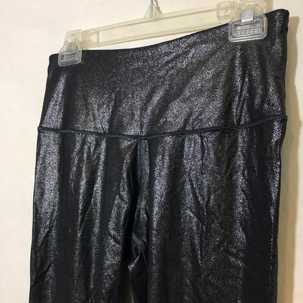 Victoria’s Secret Knockout Leggings * Shine Shiny Silver Grey EUC Medium M Long